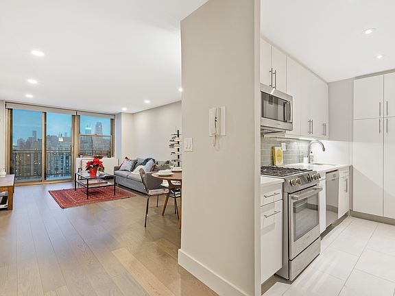 5th image of 301 E 79th St APT 37L
