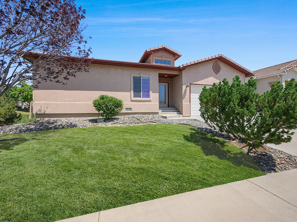 1450 Racquet Way