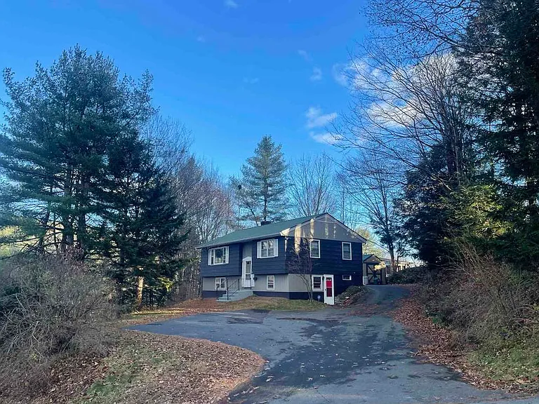 10 Edward Hts — Photo 11