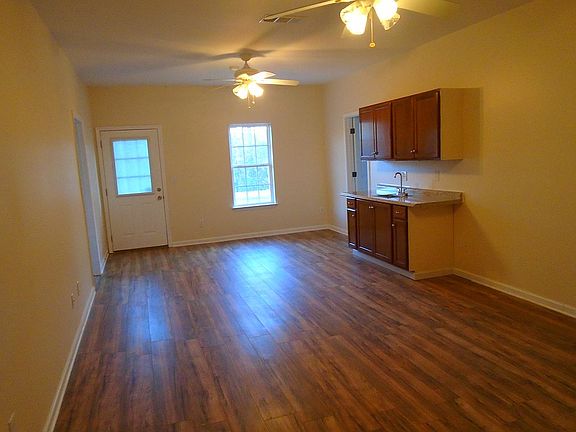3rd image of 72 Pointe Cir