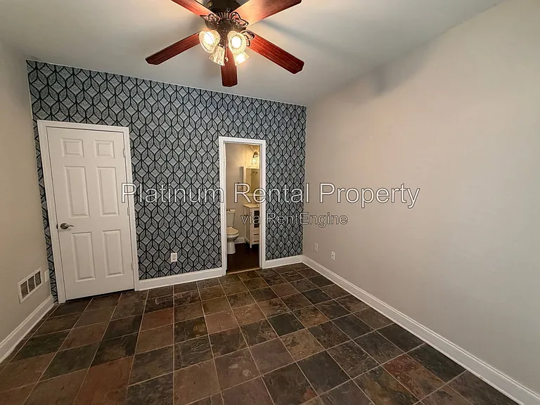 221 16th St NW #3 — Photo 9