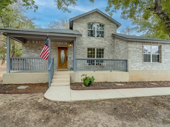 321 WHISPERING OAKS DR, Adkins, TX 78101