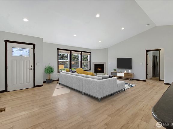 5th image of 848 Saratoga Way