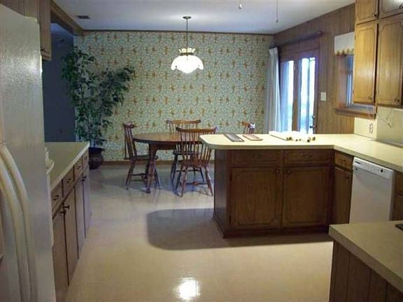102 HIDEAWAY LANE EAST