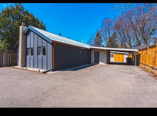 121 Paisley Blvd E, Mississauga, ON L5A 1P6