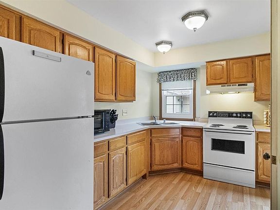 2nd image of 4584 S Greenridge Cir #4584