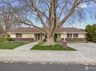 203 E 47th Pl, Kennewick, WA 99337