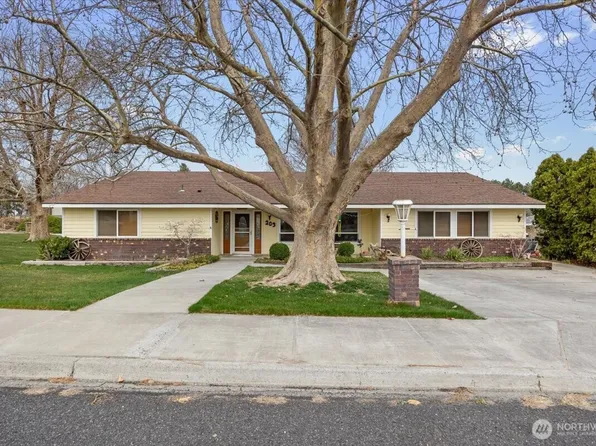 203 E 47th Pl, Kennewick, WA 99337