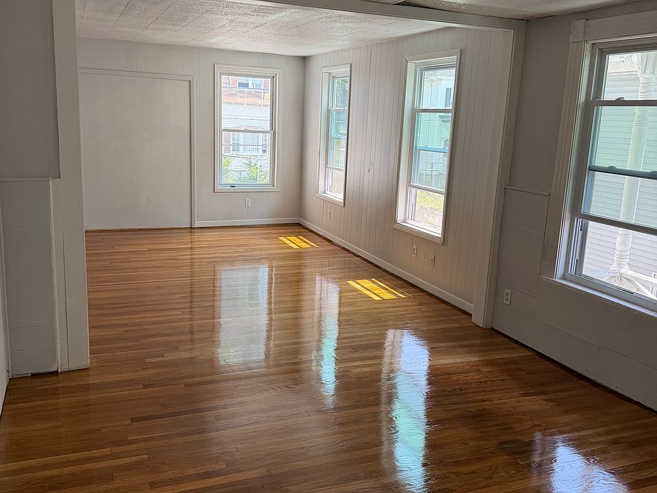 1st image of 8 Wachusett St #2