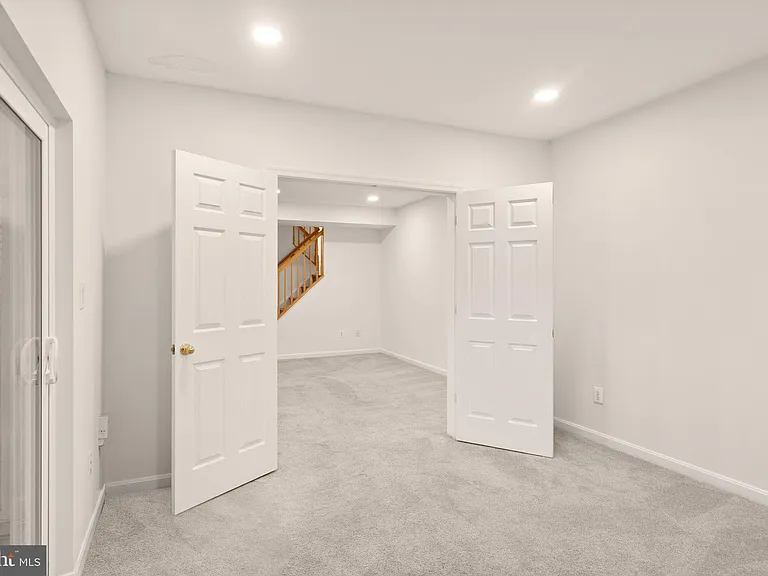 42685 Rolling Rock Sq — Photo 40