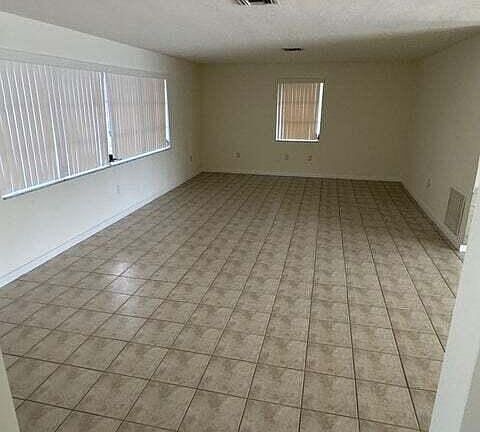 3rd image of 961 Scott Dr