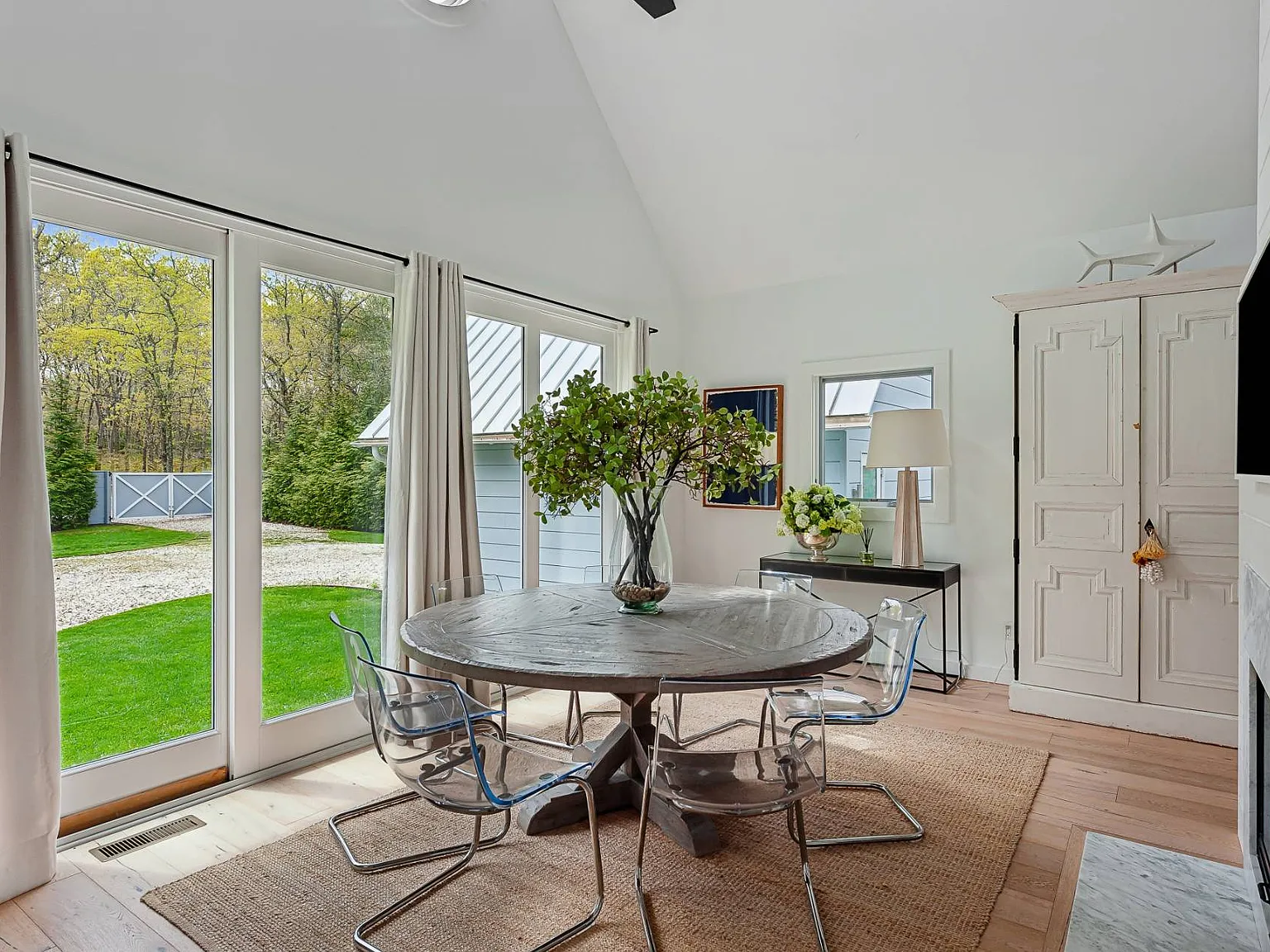 Southampton Modern Living — Photo 4