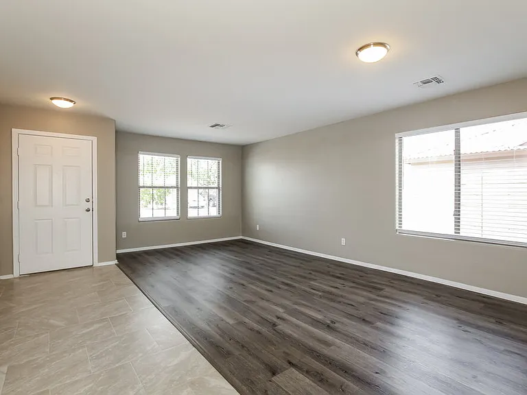 1715 W Saint Catherine Ave — Photo 4