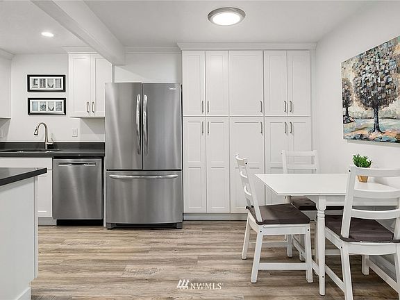 5th image of 16817 Larch Way #A106