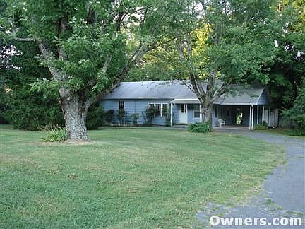 FRONT OF HOME WITH CIRCLE DRIVEWAY