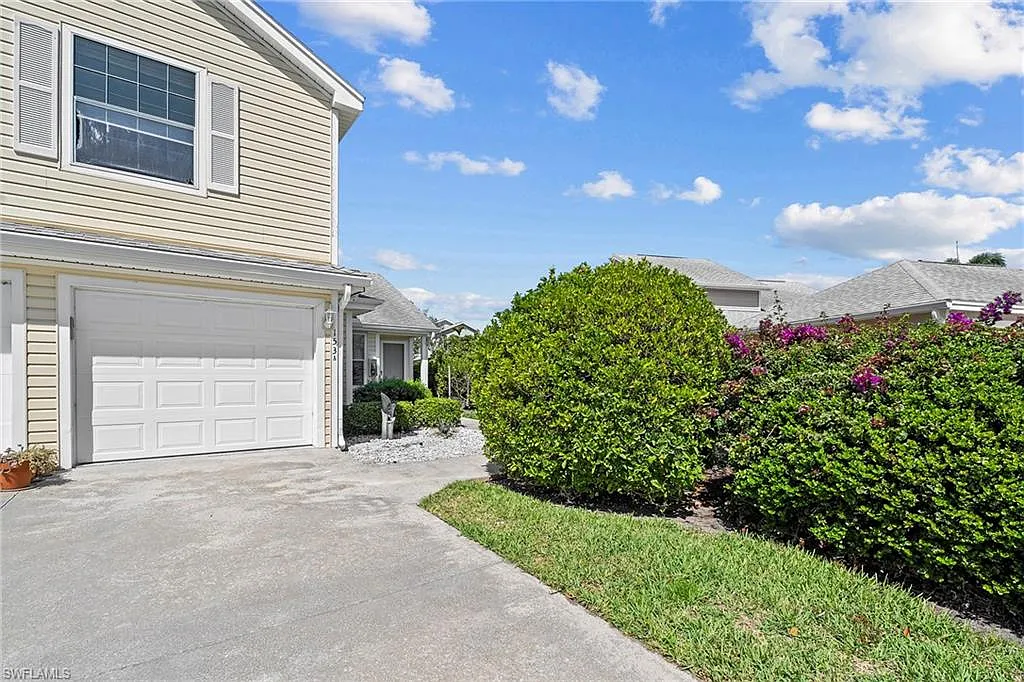2 bed, 2.0 bath, 1009 sqft, $4,900 — Photo 3