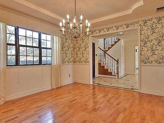 3rd image of 1704 Summerhill Ct
