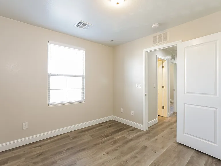 10115 Mayflower Bay Ave — Photo 14