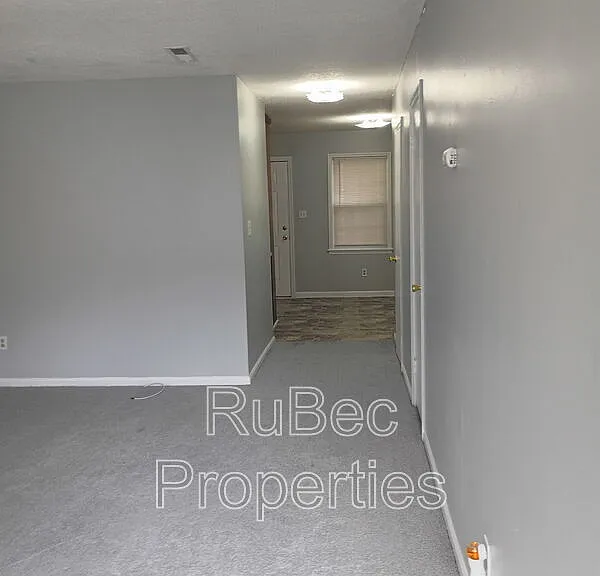 913 Nottingham Dr #33 — Photo 2