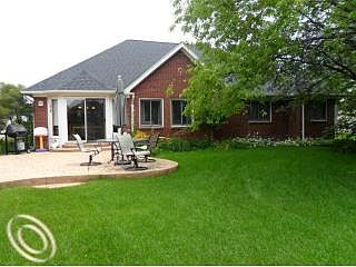 3rd image of 43603 Hoptree Dr