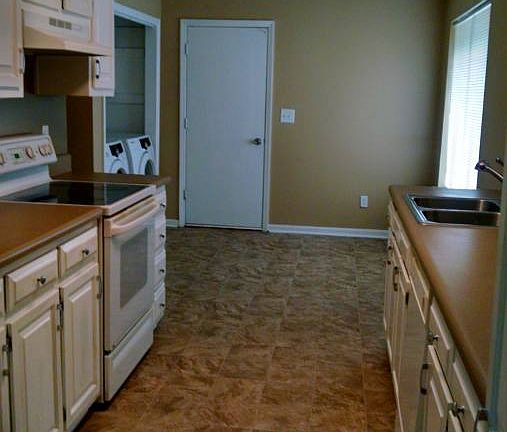 5th image of 6699 Knollwood Cir