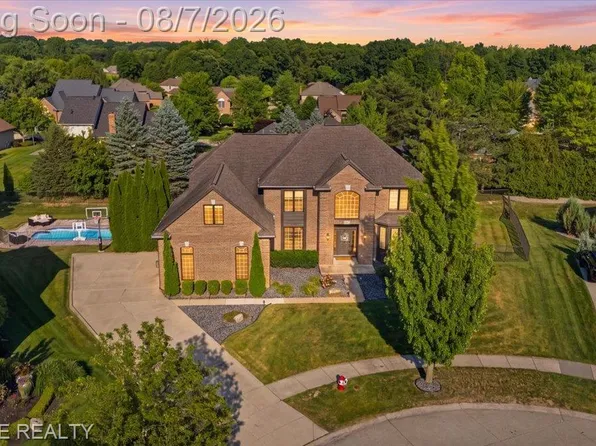 56440 Ashbrooke Dr E, Shelby Township, MI 48316