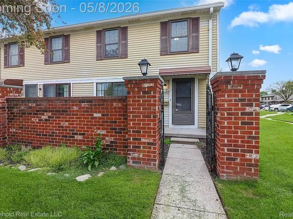 39363 Heatherheath Dr, Clinton Township, MI 48038