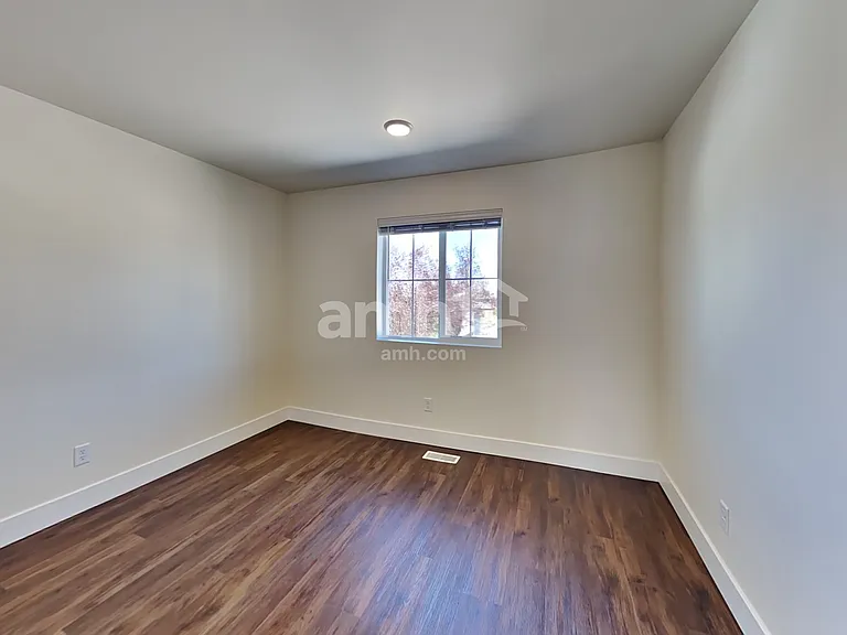 390 Smith Dr — Photo 26