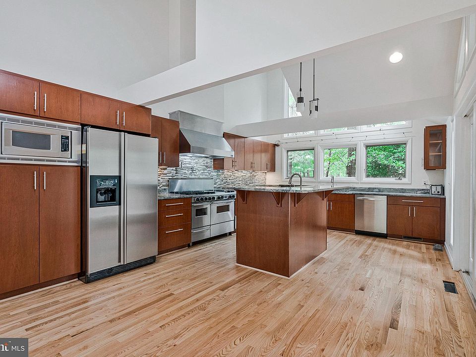 11598 Newport Cove Ln, Reston, VA 20194 | Zillow