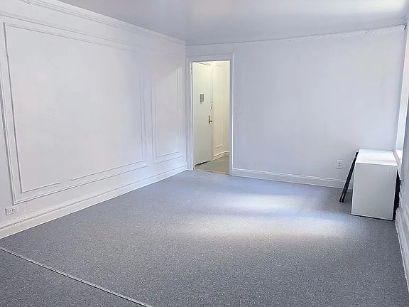 3rd image of 731 Gerard Ave APT 2F