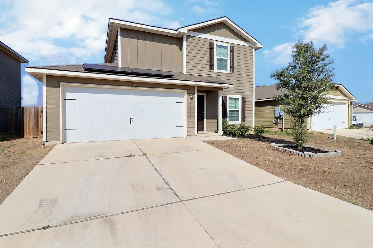 Building Photo - 11811 Latour Valley