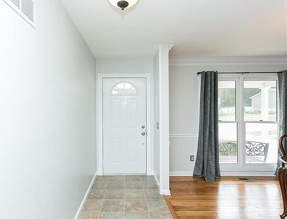 3rd image of 2307 Whitshire Dr