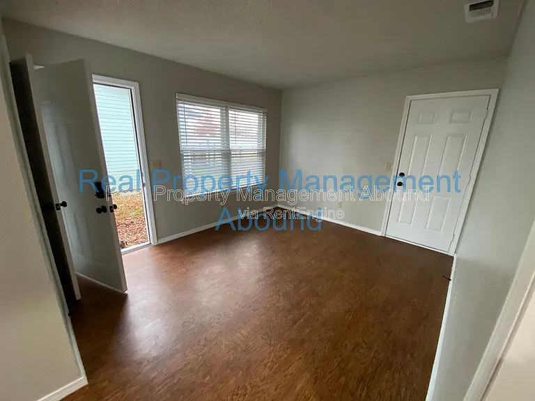 101 E Broadway St #3 — Photo 9