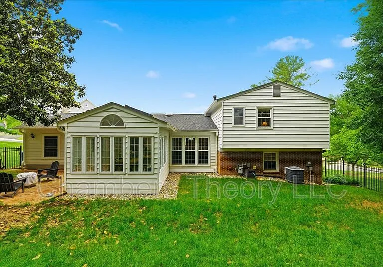 9221 Talisman Dr — Photo 35