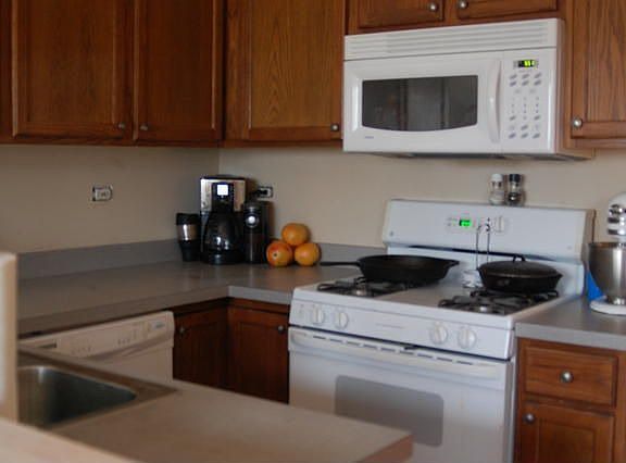 All appliances, including microwave, stay!