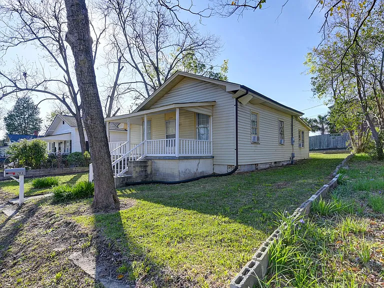 203 Augusta St — Photo 34