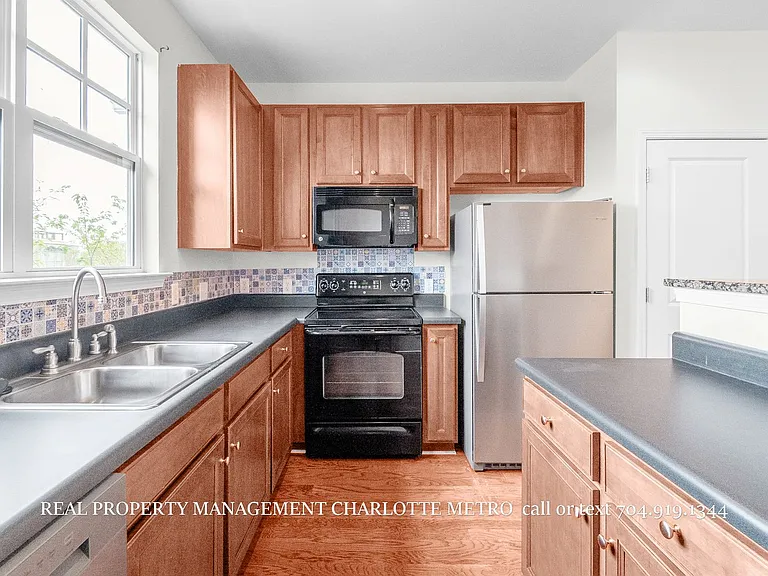 1630 Walnut View Dr — Photo 8