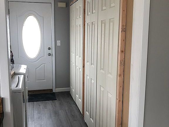 side entrance ldry/mud rm