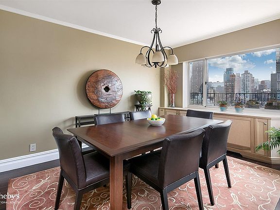 3rd image of 301 E 78th St APT Ph18c