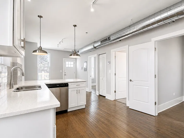 2117 W 18th St #3R — Photo 4