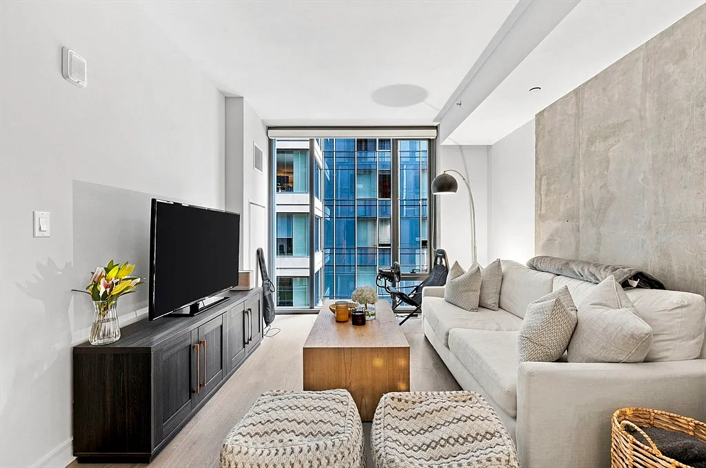 1 bed, 1.0 bath, 570 sqft, $4,500 — Photo 1