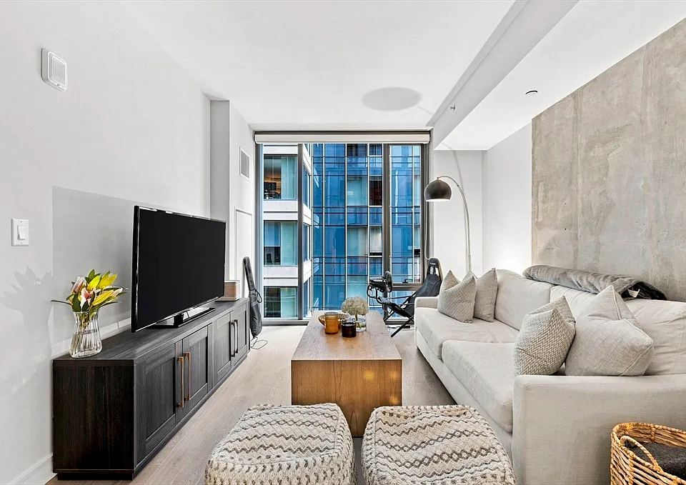 55 Lagrange St #802