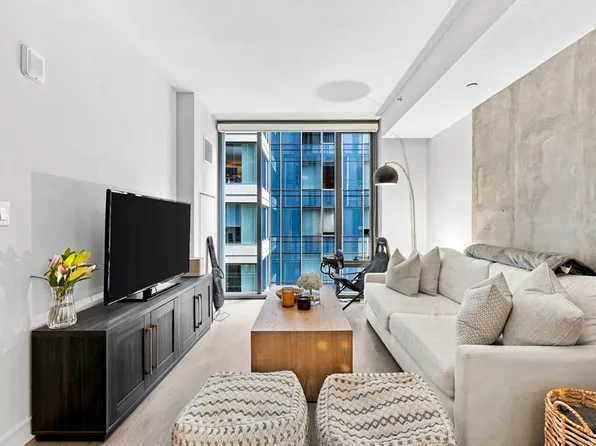 55 Lagrange St #802, Boston, MA 02116