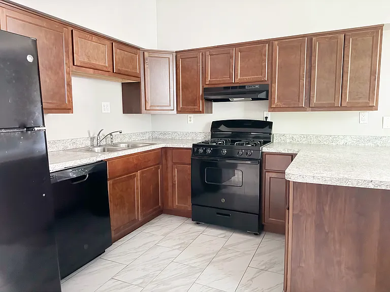 28 E Powell Ave #A — Photo 15