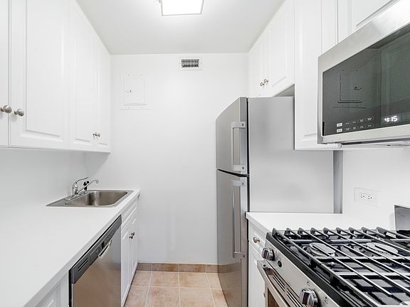 5th image of 136 E 55th St APT 12A
