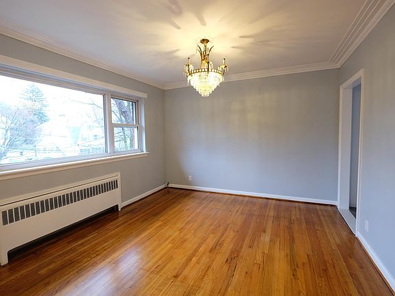 3rd image of 204 Washington St APT 4