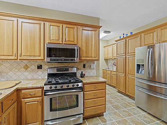 5-Kitchen stove area