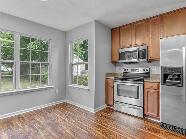 430 Woodford St — Photo 3