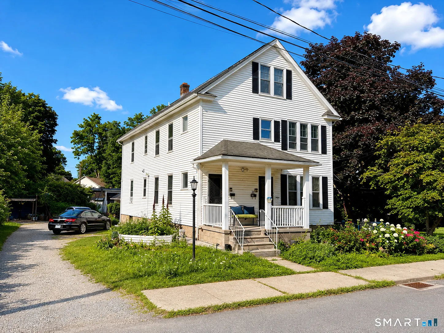 2 bed, 1.0 bath, 1196 sqft, $1,600 — Photo 1