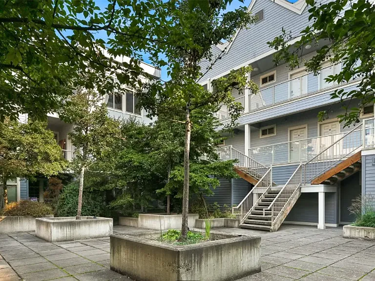 910 Gladstone St #306 — Photo 2